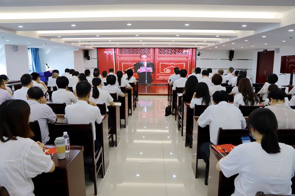 中小擔保黨委組織收看慶祝中國共產(chǎn)黨成立100周年大會